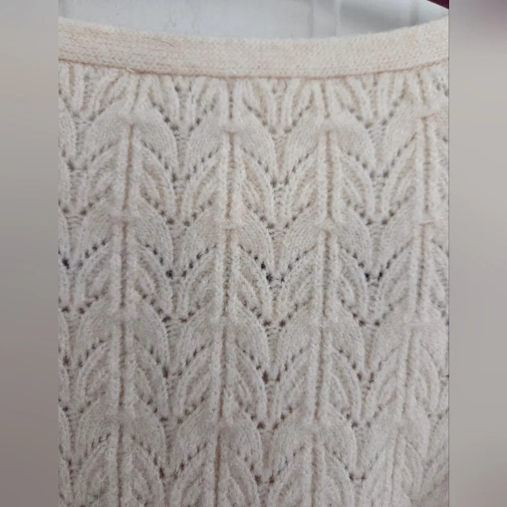 Chicos Cream Wide Sleeve Vneck Sweater